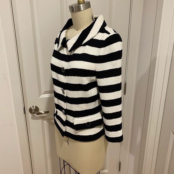 St. John Collection Knit Blazer. Size 6. Never Worn. - Picture 4 of 6